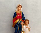 Nossa Senhora Maria Passa na Frente