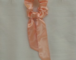 Scrunchie em Cetim com Laço Alongado (Salmão)