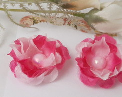 Flor de Cetim com miolo de meia perola