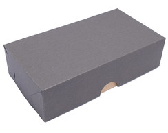 50 Caixas tamanho 15x8 na cor marrom escuro, fundo Kraft