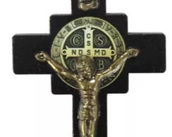 Cordão com Crucifixo de São Bento