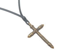 Colar Cruz Medieval Cordão Couro Camurça Modelo Ajustável