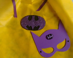 Capa e máscaras Batgirl em cetim