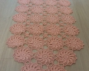 Caminho de Mesa de Croche com 1, 80 cm