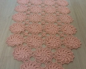 Caminho de mesa de croche com 1, 80 cm