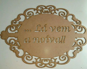 Placa "Lá vem a noiva" em MDF cru