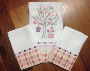 Conjunto De Fralda, Ombro E Boca Menina
