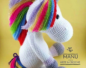 Unicórnio amigurumi grande arco íris