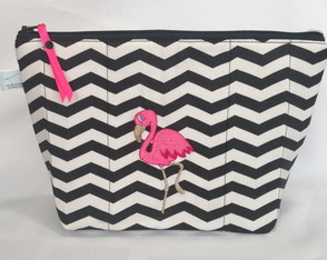 Necessaire Chevron com flamingo