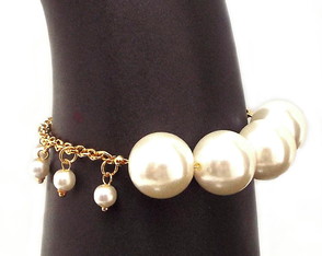 PULSEIRA COM PÉEROLAS SINTÉTICAS, BANHADA AOURO 18 K