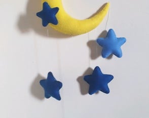 Móbile Lua e estrelas