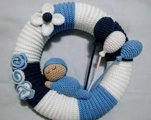 Porta Maternidade Guirlanda Amigurumi
