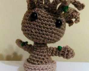 Baby Groot Amigurumi crochê