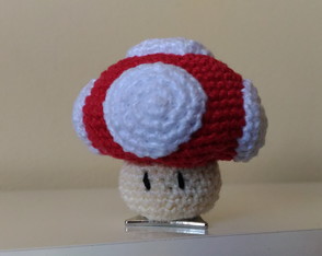 Chaveiro Cogumelo Mario Amigurumi crochê