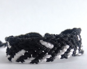 Pulseira da Amizade Artesanal. Preto e Branco. unissex