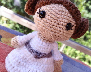 Princesa Leia Amigurumi crochê - Pequena