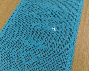 Caminho de Mesa Losango com Folhas Crochê