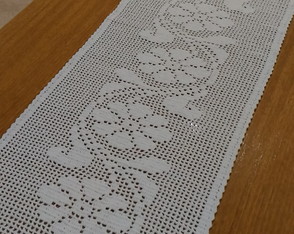 Caminho de Mesa Floral em Crochê