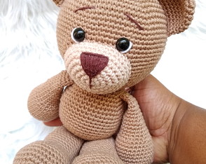 Ursinho amigurumi marrom