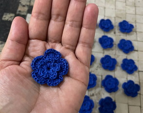 Aplique Mini Flor em Crochê Azul Bic com 20 Unidades