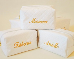 Necessaire Bordada - Personalizada com Nomes