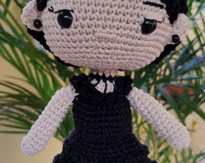 Boneca Wandinha Addams Baile Amigurumi Crochê