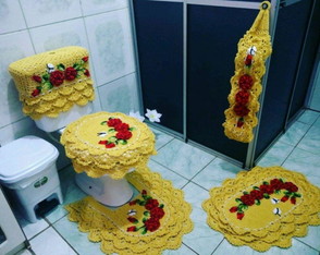 Jogo de Banheiro Rendado com Flores em Croche