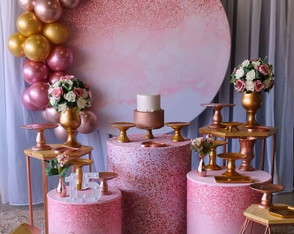 Locação Decoração Rose com Dourado 15 Anos. Atendemos Zs/sp