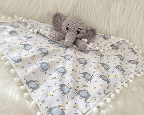 Naninha Elefante em Amigurumi e Tecido