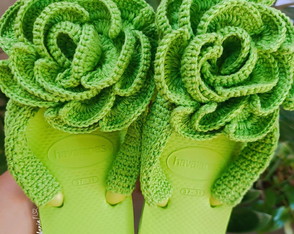 Chinelo Havaiana Customizado com Flor em Crochê