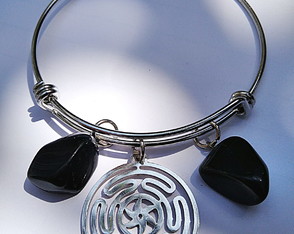 Pulseira Retrátil de Aço- Pingente Roda de Hecate e Cristais