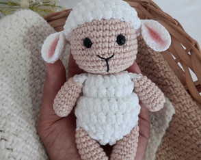 Ovelha Amigurumi 100% Artesanal