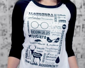 Camiseta Feminina Raglan Feitiços Harry Potter