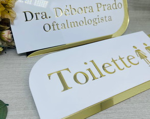 Duas Placas de Identificação