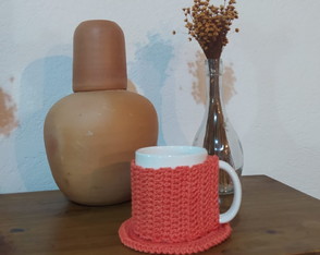 Kit Caneca com Capa de Crochê e Porta-copos Estilo Círculo