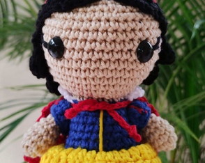 Branca de Neve Boneca Amigurumi Crochê