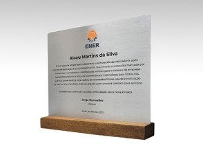 Placa de Homenagem em Aço Inox com Base em Madeira 20x15cm