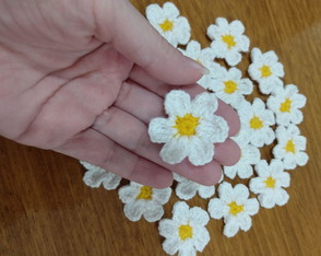 Flor Margarida em Crochê para Aplicação 3cm