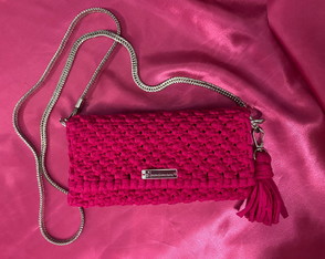 Bolsa Tiracolo Macrame em Fio de Malha com Detalhe Prateado
