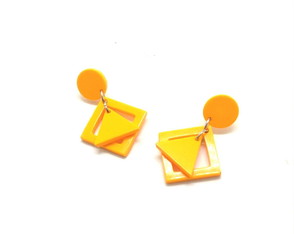 Brinco Feminino Amarelo P Alérgico ou Nãol c Pino D Plástico