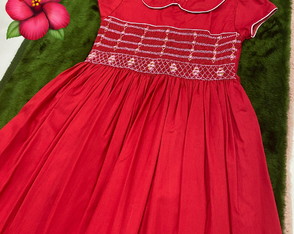 Vestido=bordado a Mão= 7 Anos