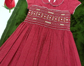 Vestido- Bordado a Mão= 8 Anos
