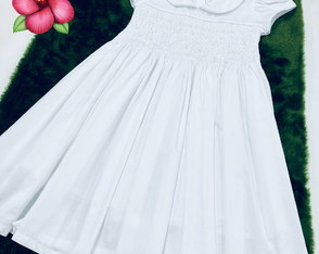 Vestido Bordado a Mão= Branco= 4 Anos