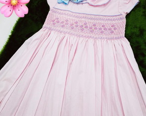 Vestido-bordado a Mão= 8 Anos