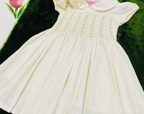 Vestido Ponto Smock=bordado a Mão= 3 Anos
