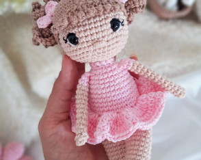 Boneca Amigurumi Crochê