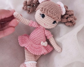 Boneca Amigurumi Crochê