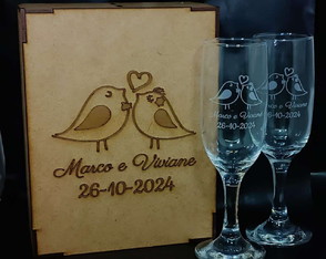 Kit 2 Taça de Champanhe + Caixa em mdf Crú Gravada a Laser
