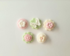 Kit 50 Aplique Brigadeiro 2,5 cm Tema Jardim/ Borboletas