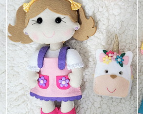 Kit Boneca Maria 20cm + Mochila + Roupa em Feltro